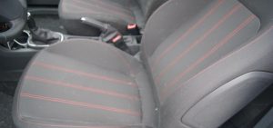 Tierhaarentfernung bei einem Opel Corsa - Vorher