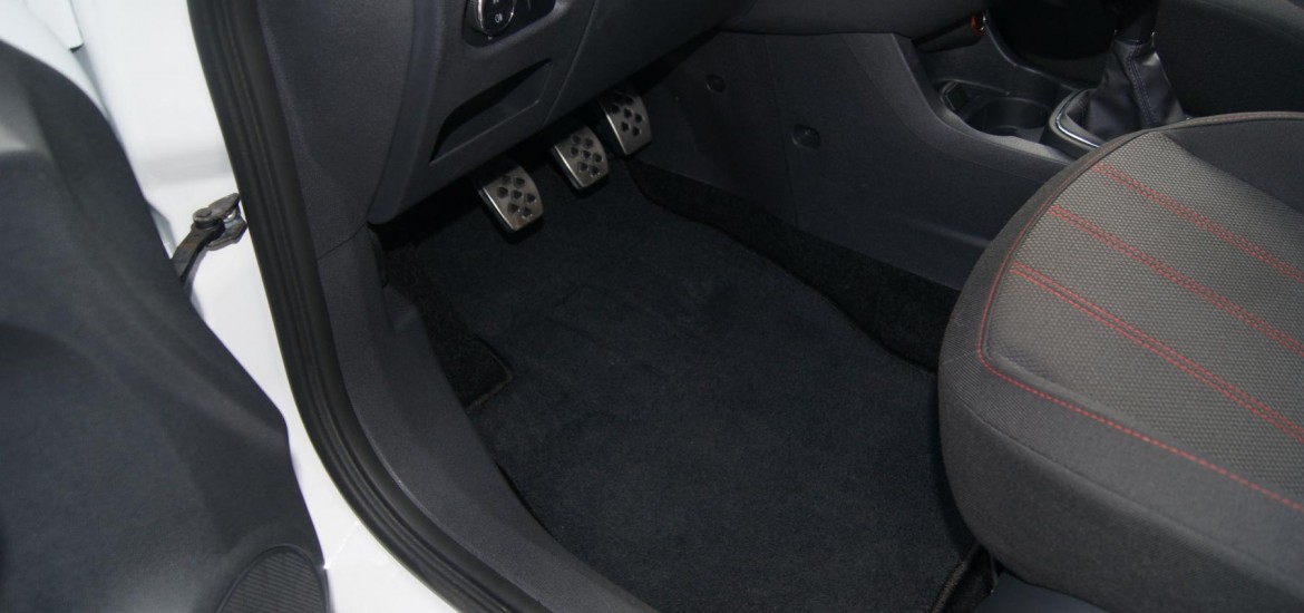 Tierhaarentfernung bei einem Opel Corsa -Nachher